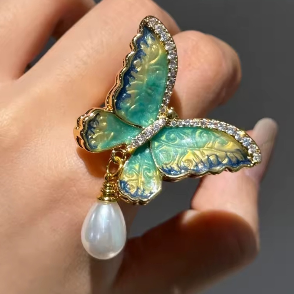 Royal Butterfly Gilded Gold Wings & Pearl Fine Craftsmanship Ring
